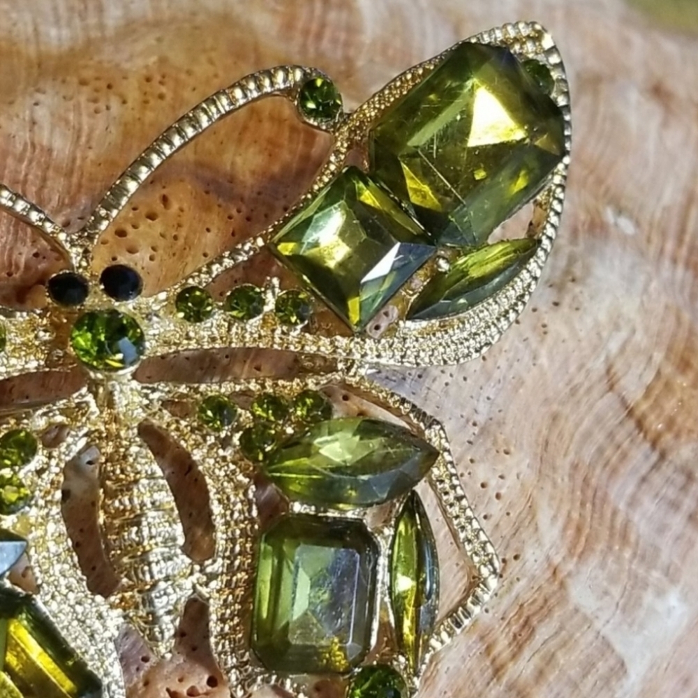 Vintage Green Crystal Butterfly Gold Brooch - Picture 4 of 6